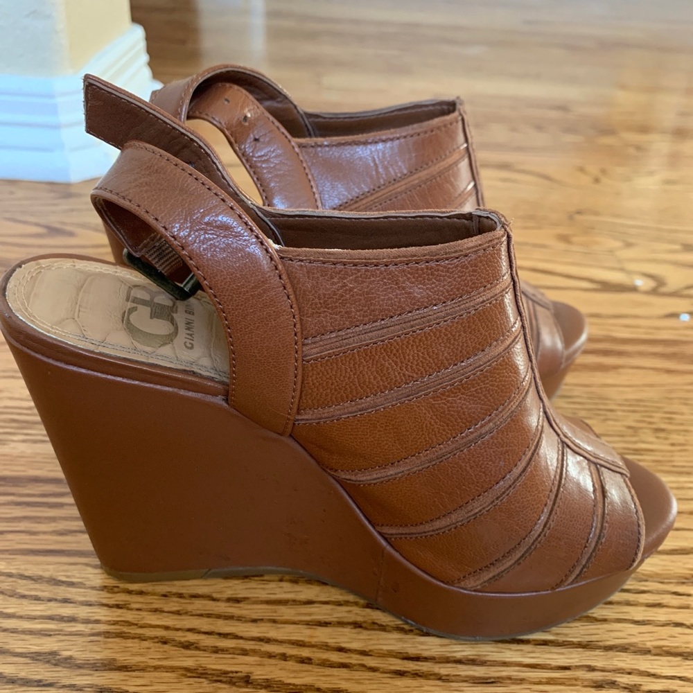 Gianni Bini Brown Wedges